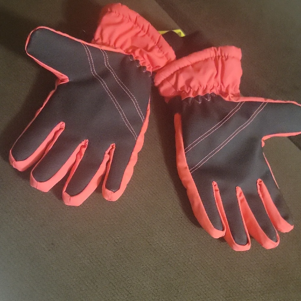 All in Motion Snow Sport Pink and Black Gloves with Secure Fit Size 8-14